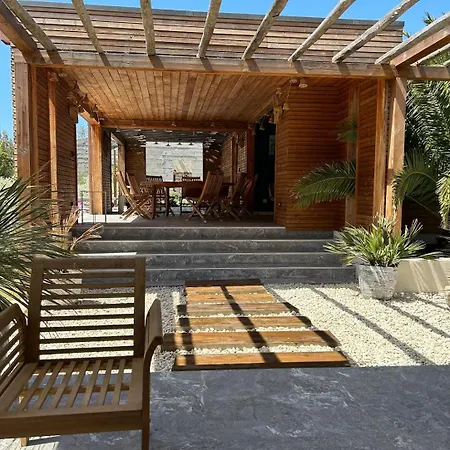 Au Bord De Villa Bonifacio (Corsica)